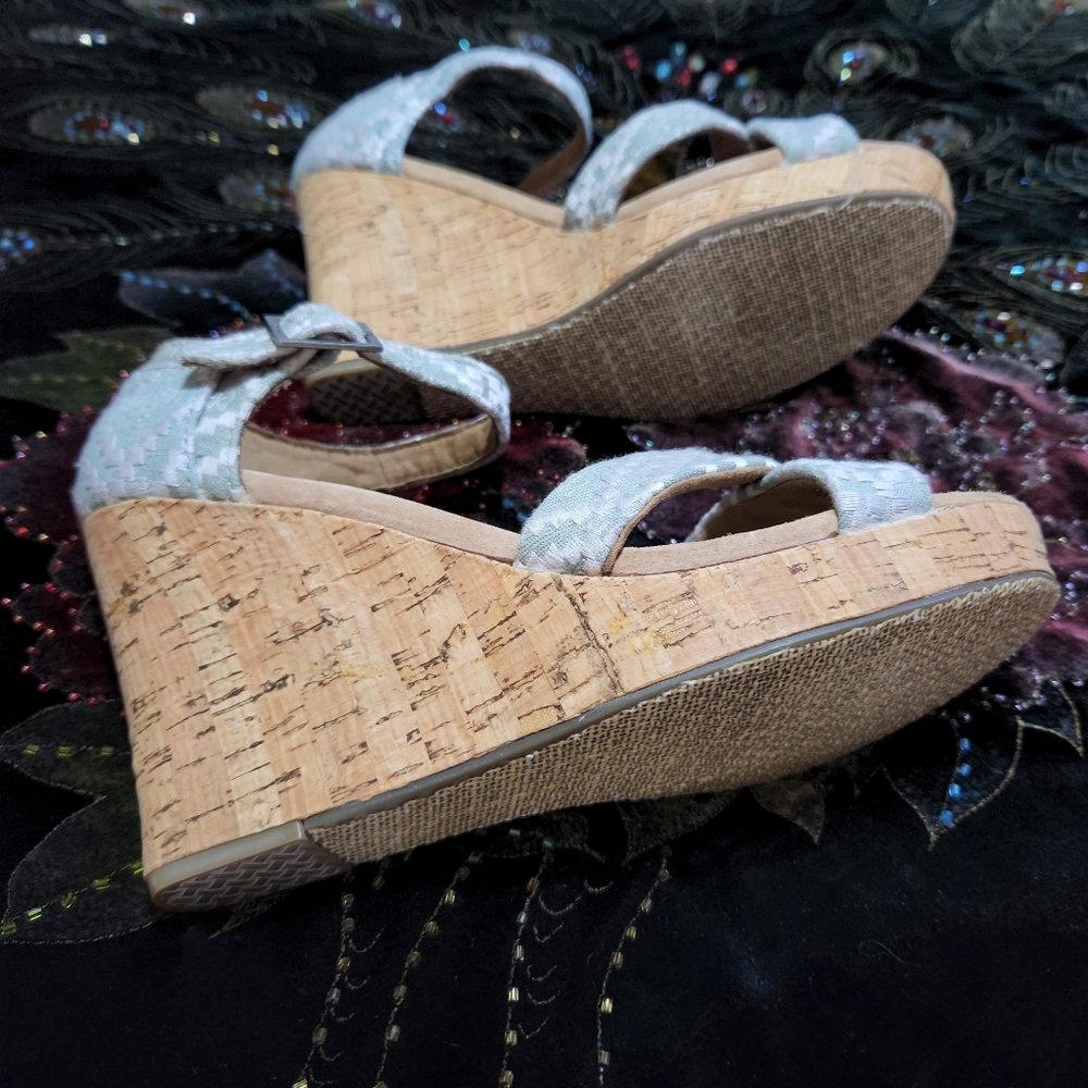 EUC Toms Heels - Picture 4 of 6